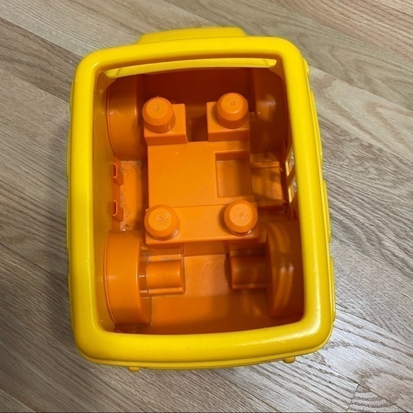 Mega Bloks School Bus Building Toy Large Yellow - Picture 3 of 6